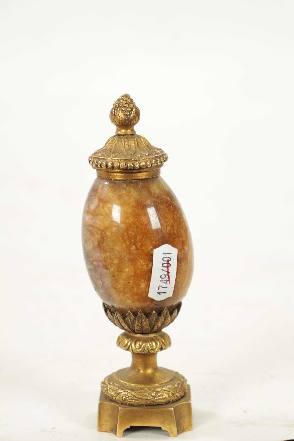 A 19TH CENTURY ORMOLU MOUNTED BLUE JOHN URN - Image 6 of 8