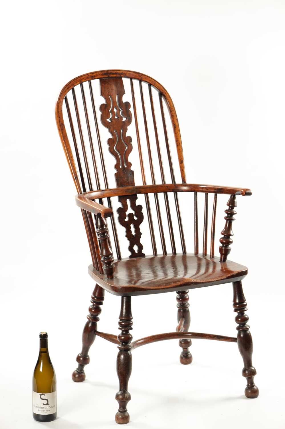 AN EARLY 19TH CENTURY NOTTINGHAMSHIRE YEW-WOOD HIGH BACK WINDSOR CHAIR - Image 2 of 9