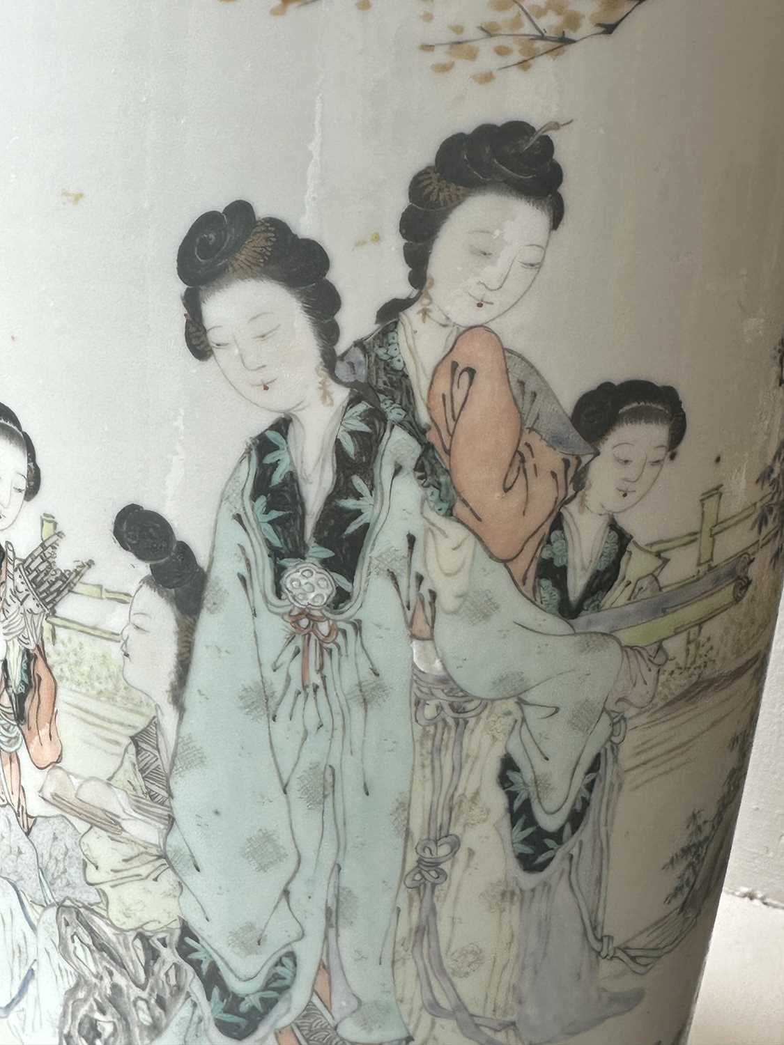 A PAIR OF CHINESE REPUBLIC FAMILLE VERTE CYLINDRICAL VASES - Image 16 of 19