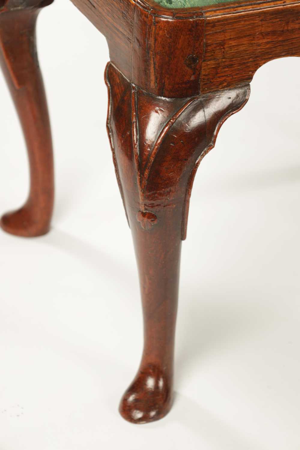 A GOOD AND RARE PAIR OF GEORGE I WALNUT DRESSING STOOLS - Image 4 of 9