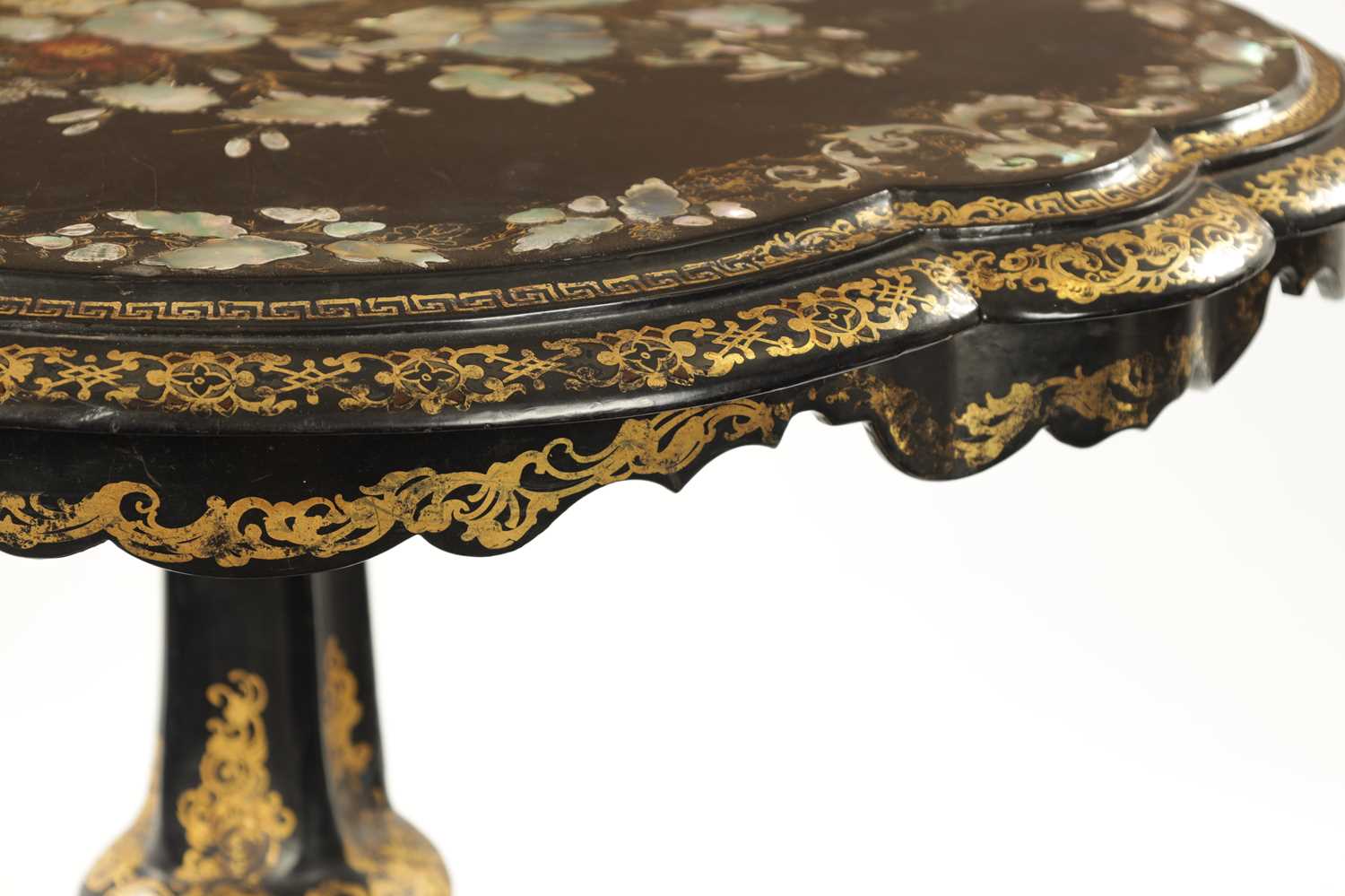 A GOOD 19TH CENTURY PAPIER MACHE OCCASIONAL TILT-TOP TABLE - Image 5 of 8