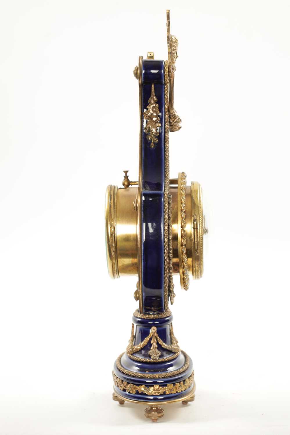 A LATE 19TH CENTURY FRENCH PORCELAIN AND ORMOLU MOUNTED LYRE-SHAPED MANTEL CLOCK - Image 4 of 7