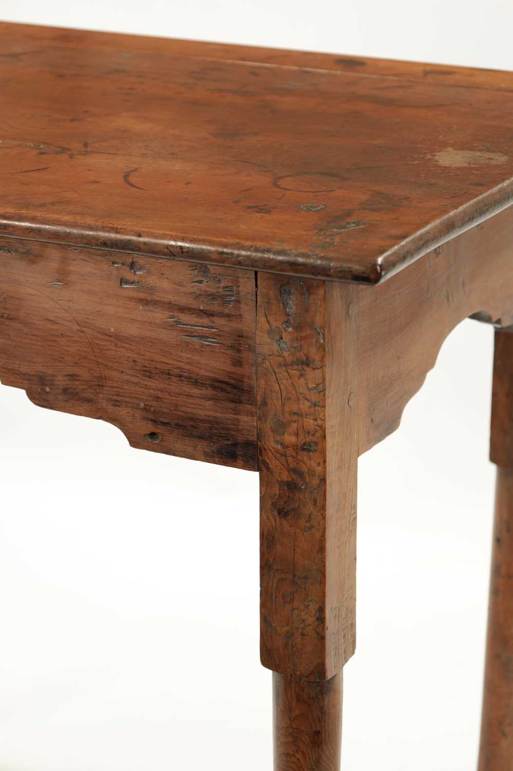 AN EARLY 18TH CENTURY YEW WOOD SIDE TABLE - Image 2 of 7