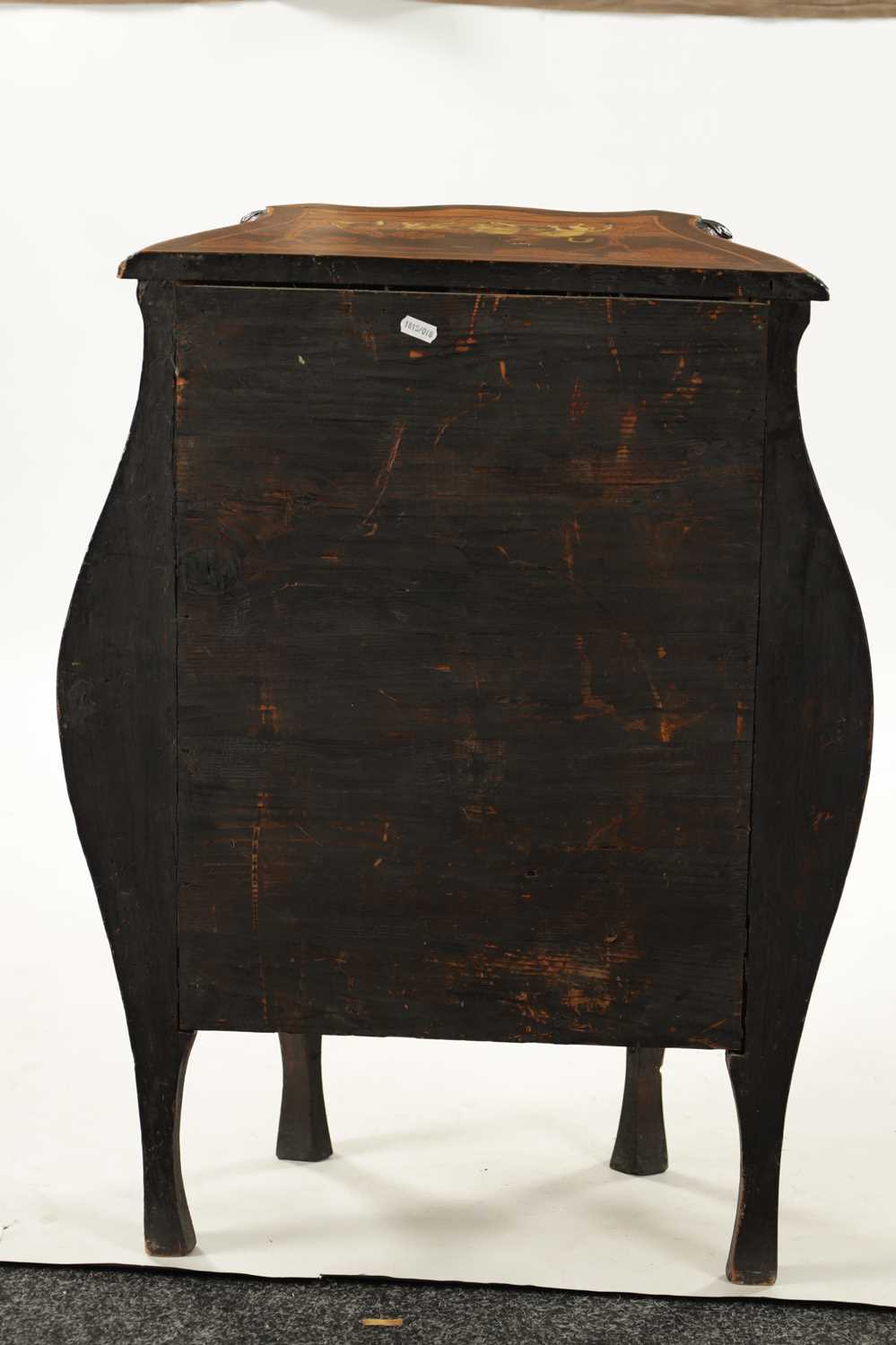 AN EARLY 18TH CENTURY ITALIAN MARQUETRY AND BONE INLAID COMMODE OF SMALL SIZE - Image 9 of 9