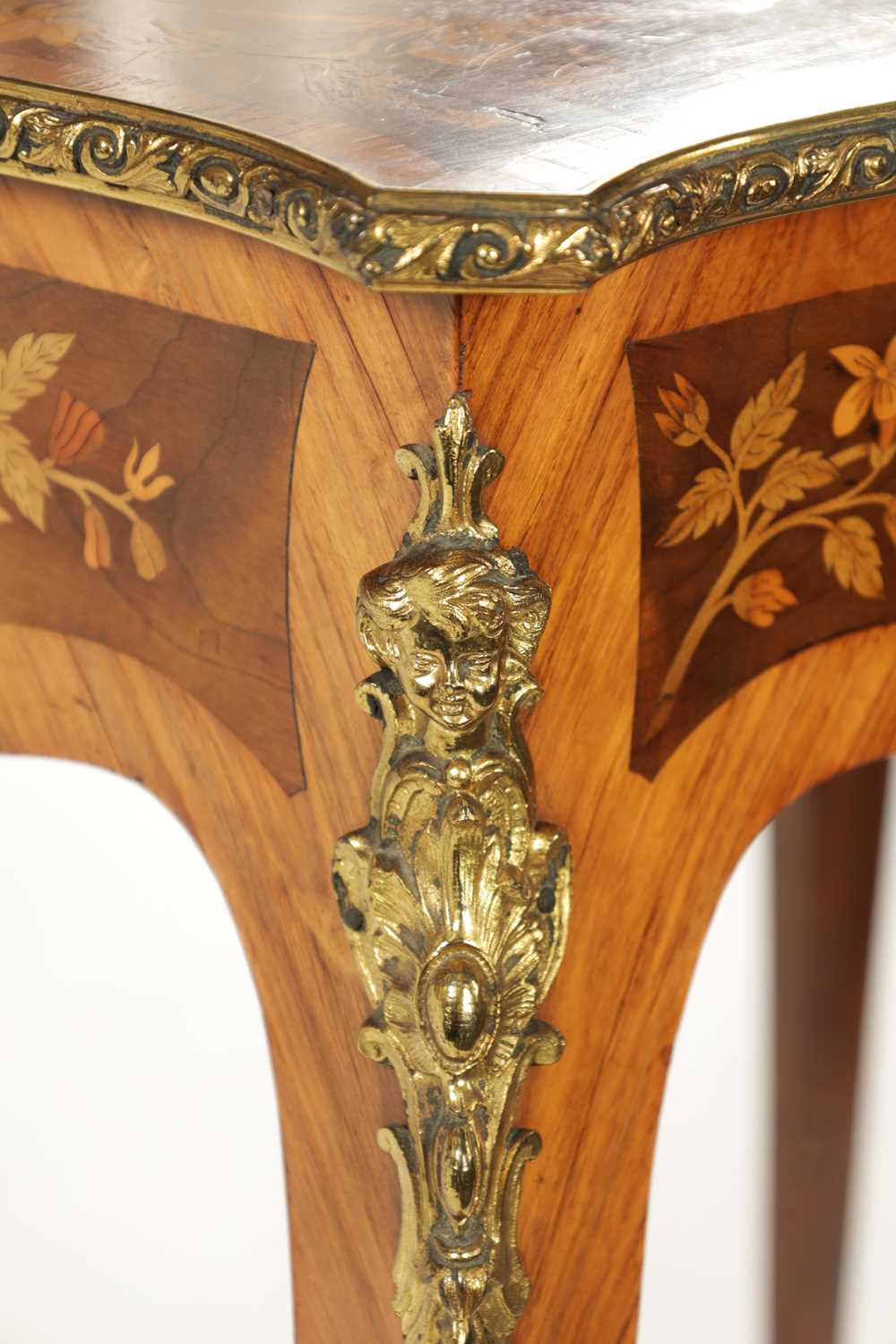 A FINE 19TH CENTURY BURR WALNUT AND MARQUETRY INLAID WORK TABLE - Image 2 of 7