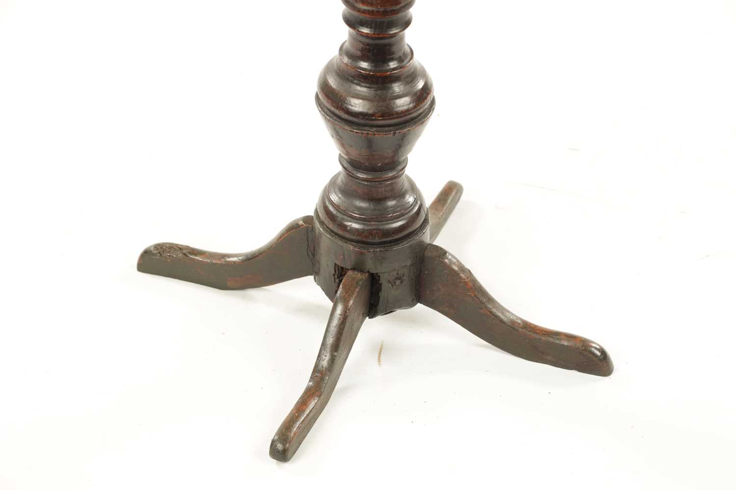 AN 18TH CENTURY PRIMITIVE OAK FOUR-LEGGED CANDLE TABLE - Image 3 of 5