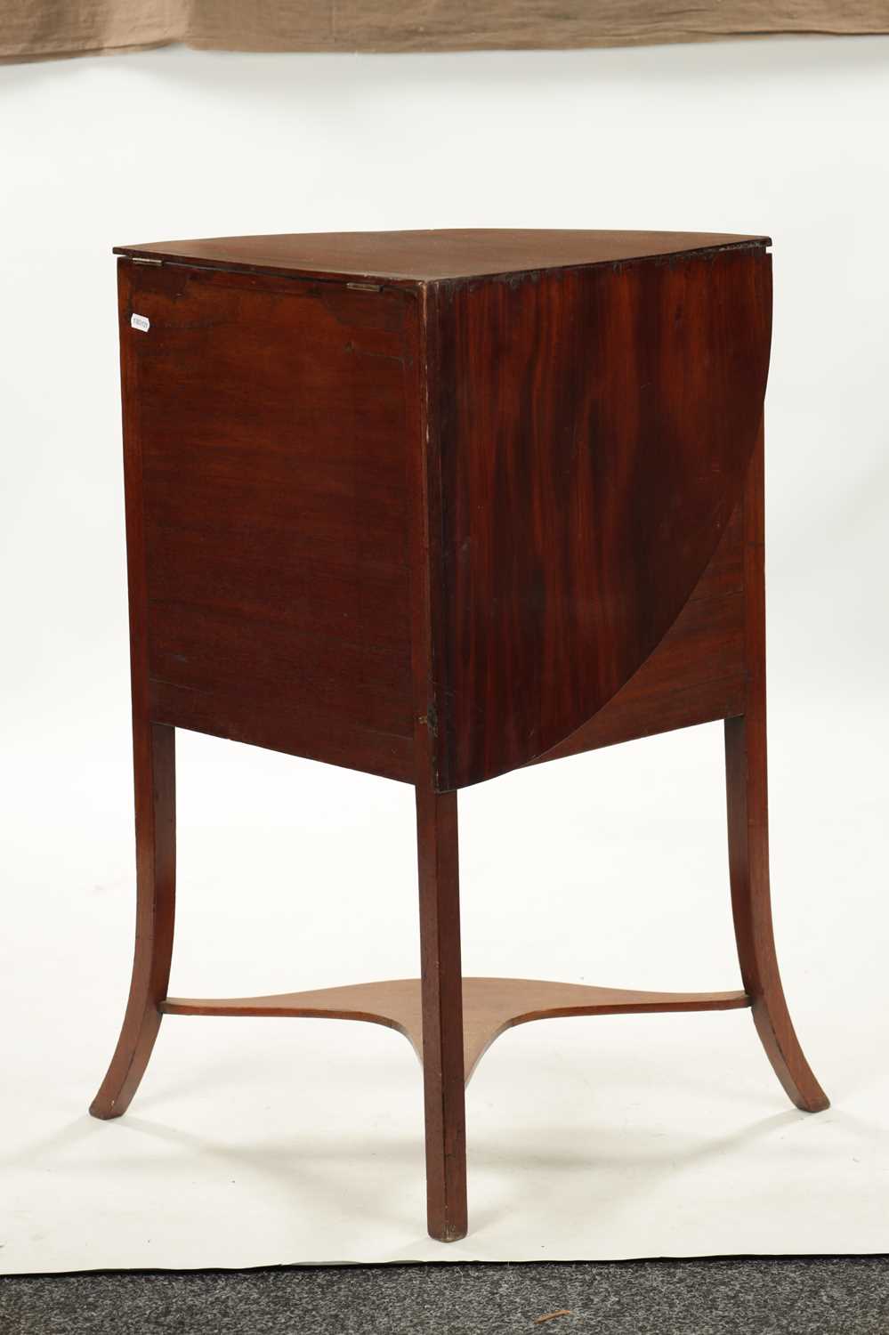 AN UNUSUAL GEORGE III MAHOGANY CORNER WASH STAND - Image 8 of 8