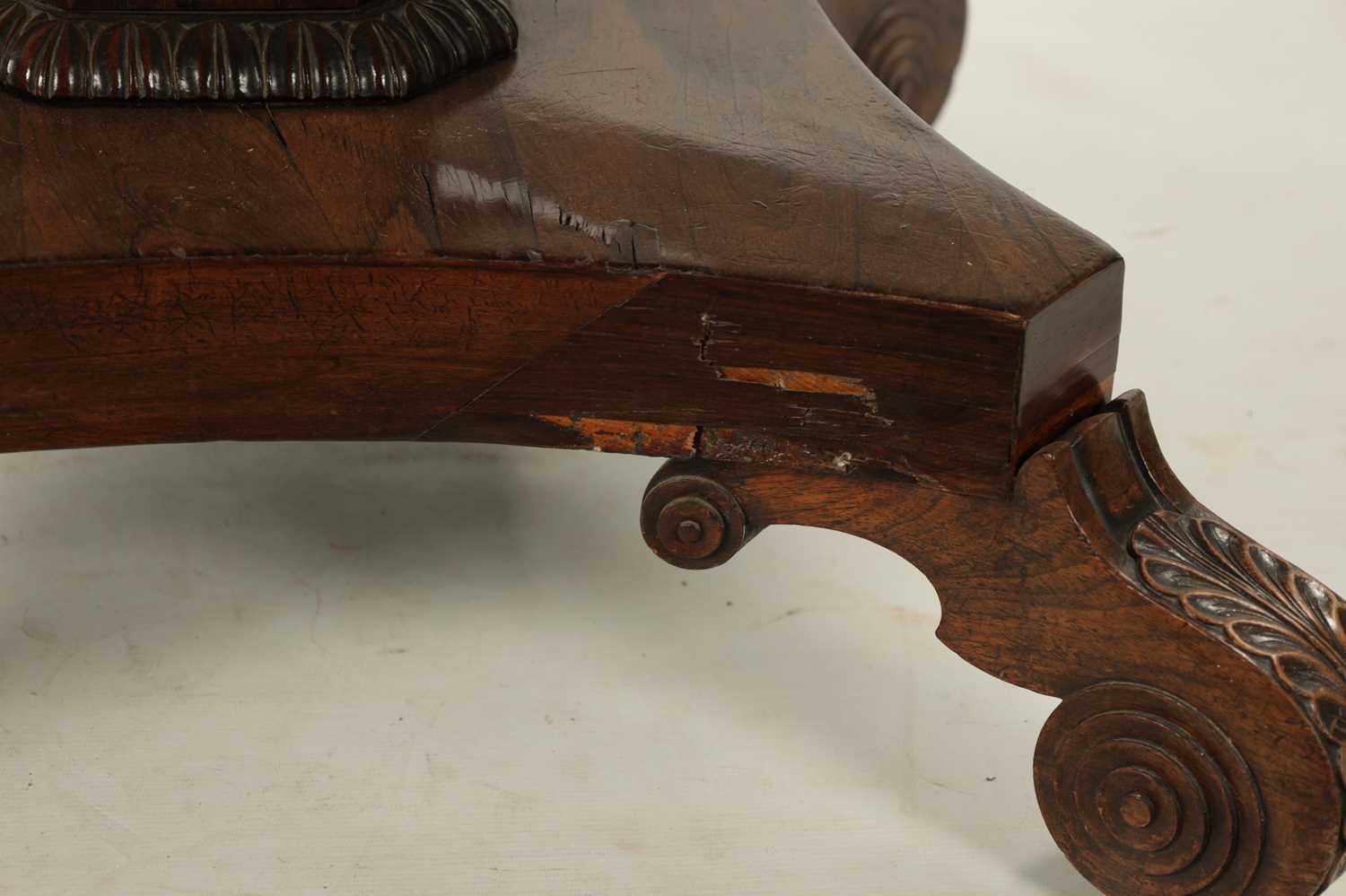 A WILLIAM IV FIGURED ROSEWOOD CENTRE TABLE - Image 5 of 8