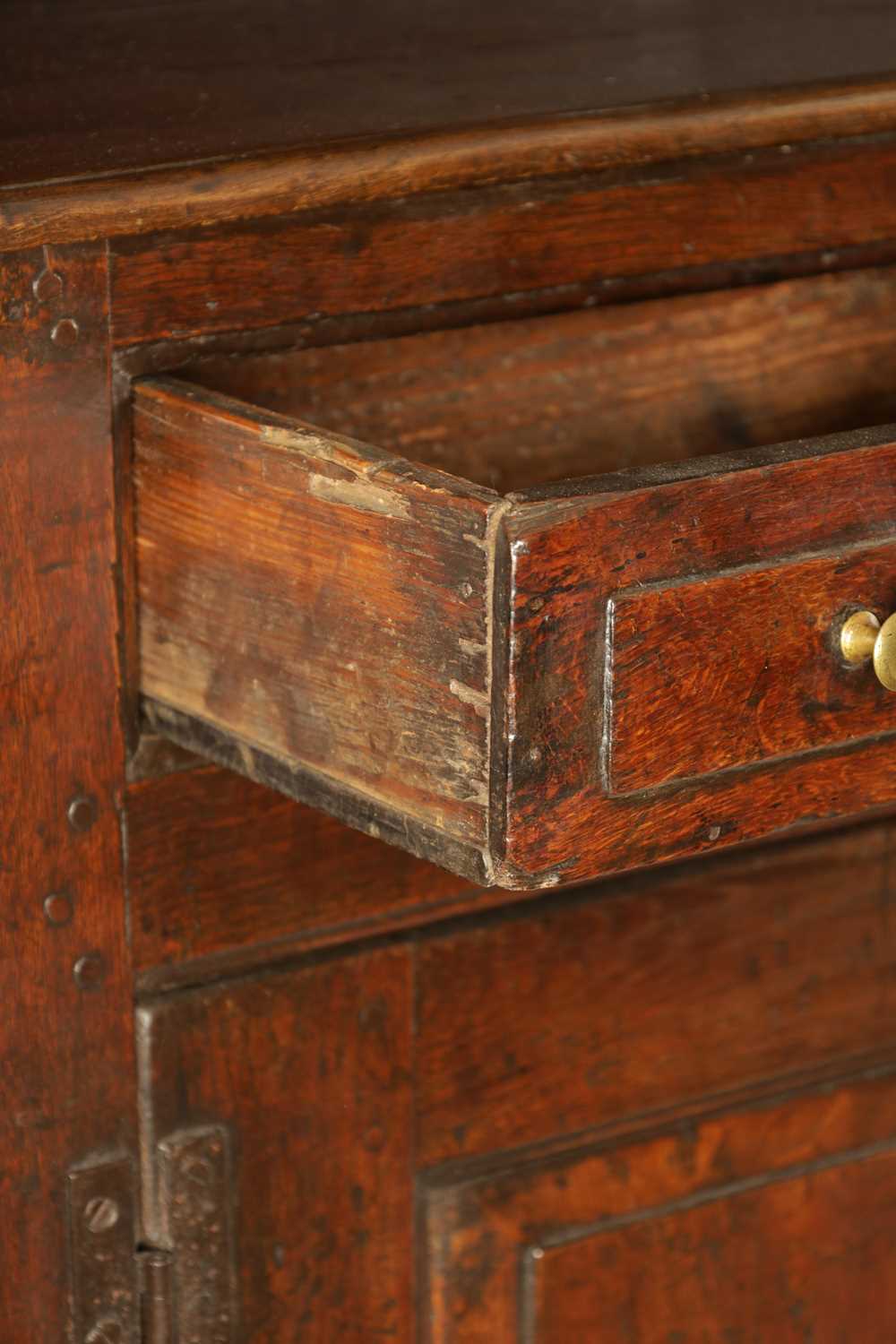 AN EARLY 18TH CENTURY OAK POSTED CANOPY DRESSER - Image 7 of 26