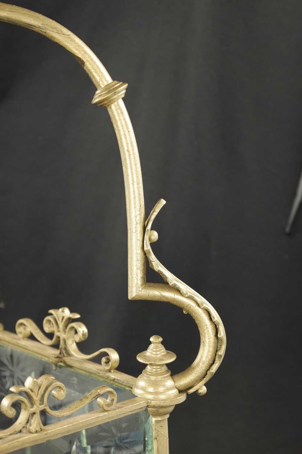 A 19TH CENTURY BRASS HANGING HALL LANTERN - Image 3 of 7