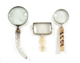 A COLLECTION OF THREE 19TH/20TH CENTURY MAGNIFYING GLASSES