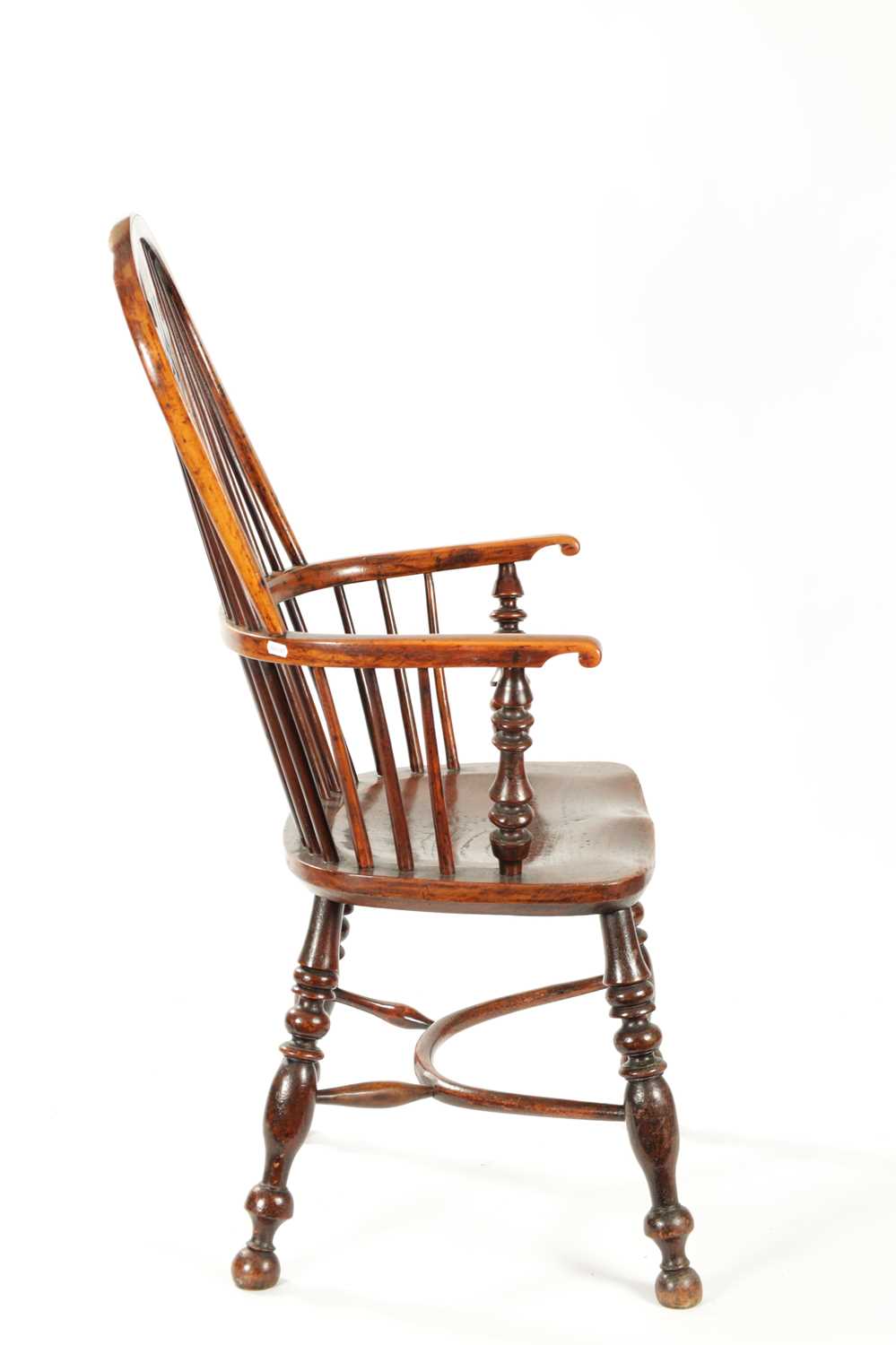 AN EARLY 19TH CENTURY NOTTINGHAMSHIRE YEW-WOOD HIGH BACK WINDSOR CHAIR - Image 8 of 9