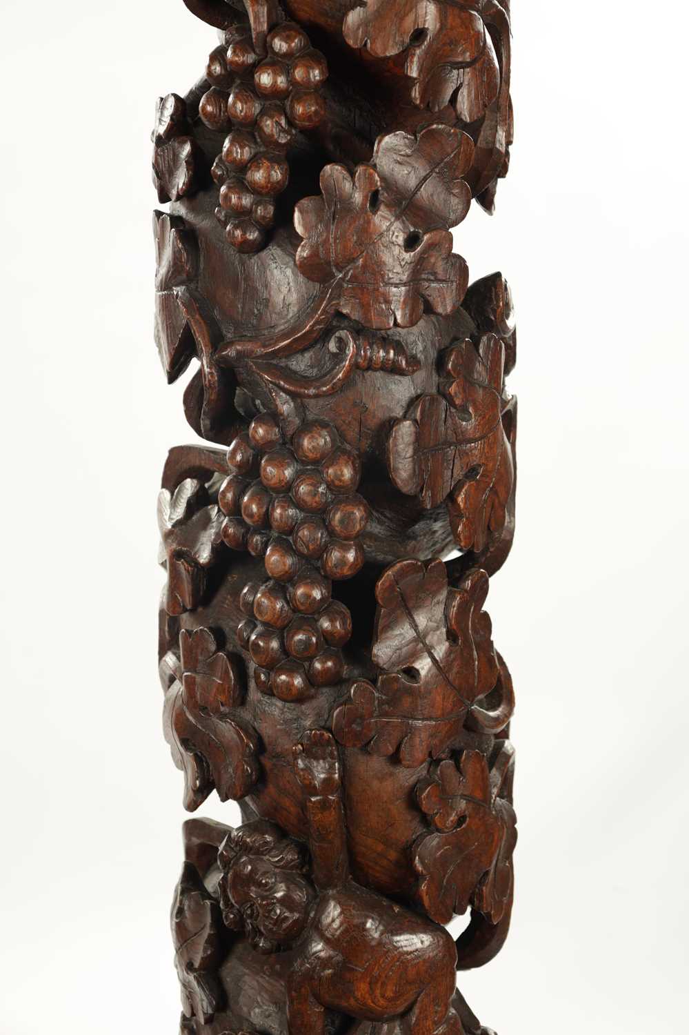 A PAIR OF LARGE 18TH / 19TH CENTURY CARVED WALNUT BARLEY TWIST COLUMNS - Image 5 of 8