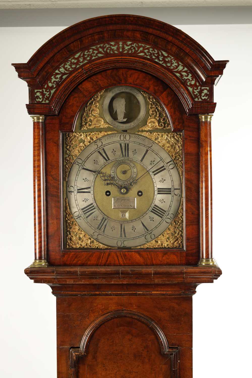 THOMAS CHILTON, LONDON. A MID-18TH CENTURY BURR WALNUT EIGHT-DAY LONGCASE CLOCK - Image 2 of 6