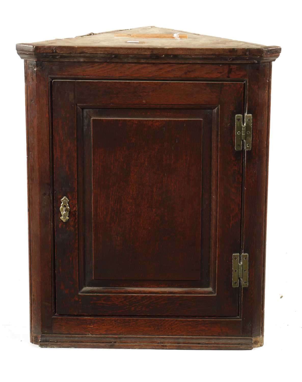 A SMALL 18TH CENTURY PANELLED OAK HANGING CORNER CUPBOARD