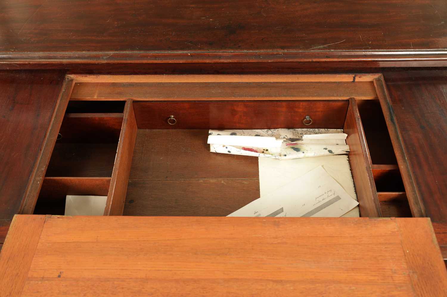 A GEORGE III MAHOGANY GENTLEMAN’S LIBRARY CHEST WITH SECRETAIRE DRAWER - Image 4 of 10