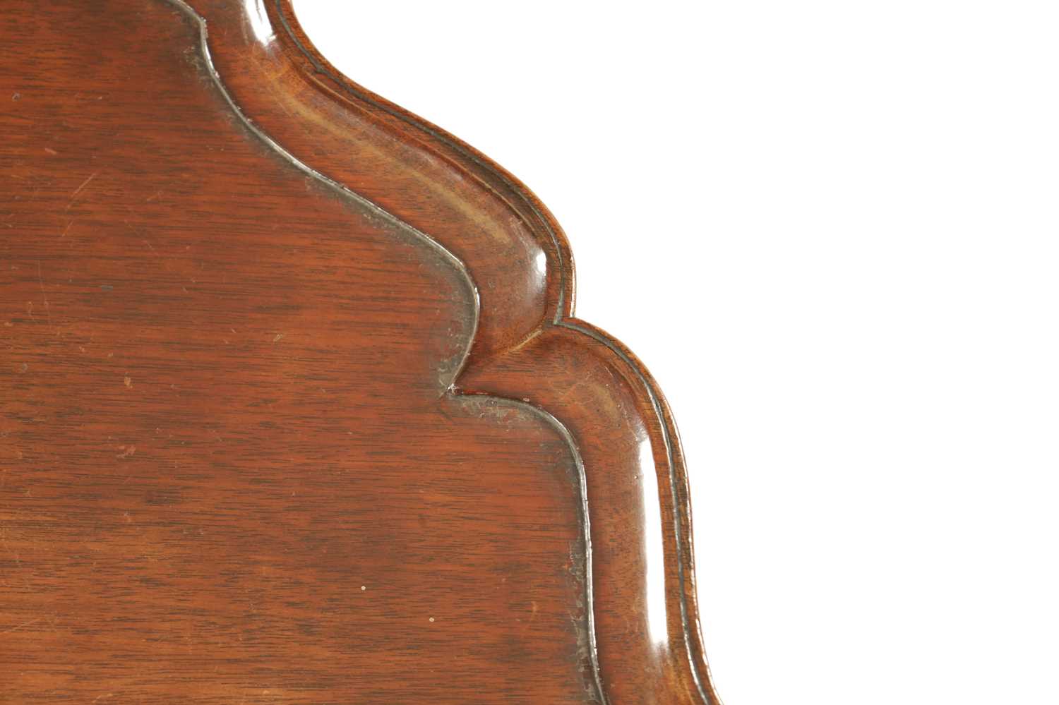 AN 18TH CENTURY FIGURED MAHOGANY PIE CRUST TRIPOD TABLE ON MANX FEET - Image 8 of 8