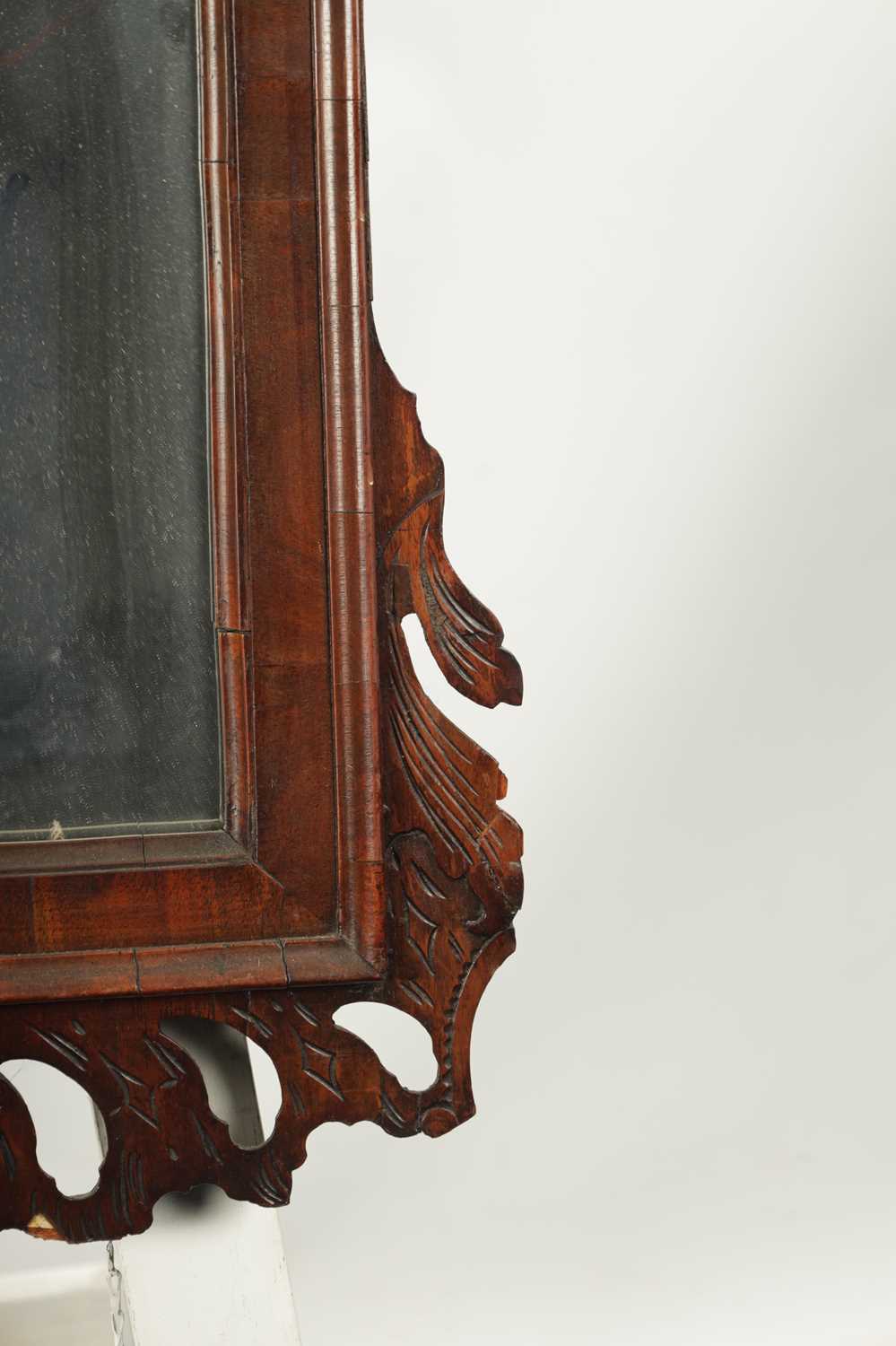 A LARGE MID 18TH CENTURY WALNUT HANGING MIRROR - Image 6 of 8