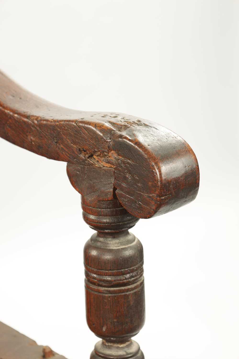 A 17TH CENTURY CARVED OAK WAINSCOT CHAIR - Image 6 of 14