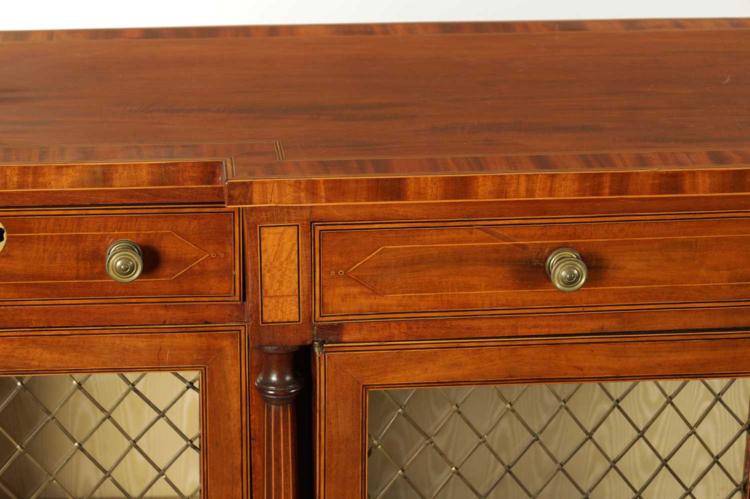 A FINE GEORGE III SATINWOOD BANDED AND INLAID FIGURED MAHOGANY BREAKFRONT SIDE CABINET - Image 2 of 6