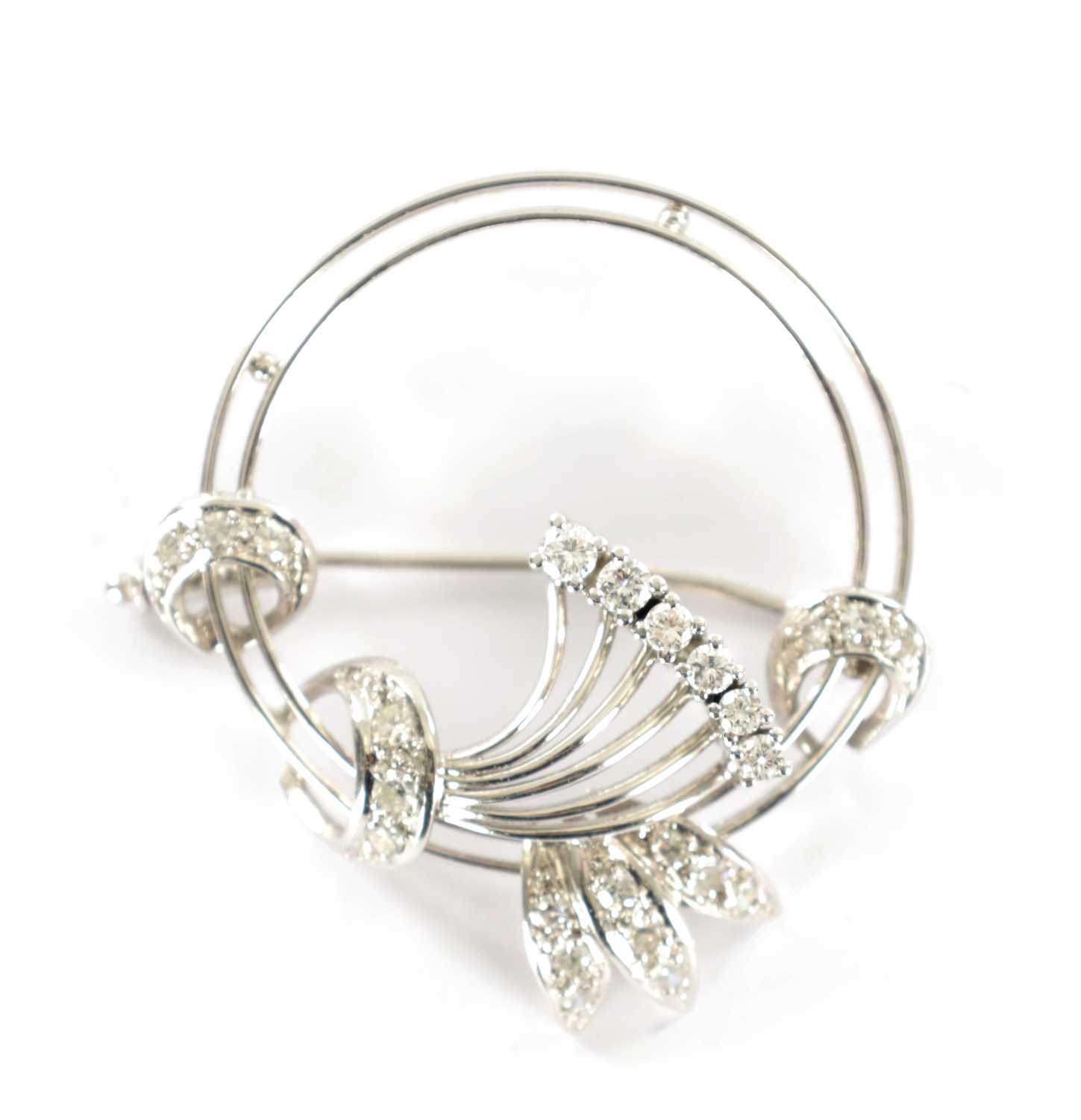 A STYLISH 14CT WHITE GOLD DIAMOND BROOCH