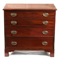 A SMALL GEORGE III MAHOGANY CHEST OF DRAWERS