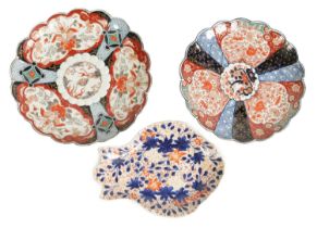 THREE LATE 19TH CENTURY IMARI SHALLOW DISHES