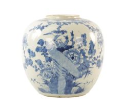 A 19TH CENTURY CHINESE BLUE AND WHITE PORCELAIN GINGER JAR