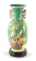 A CHINESE STYLE 19TH CENTURY ENGLISH PORCELAIN VASE ON STAND