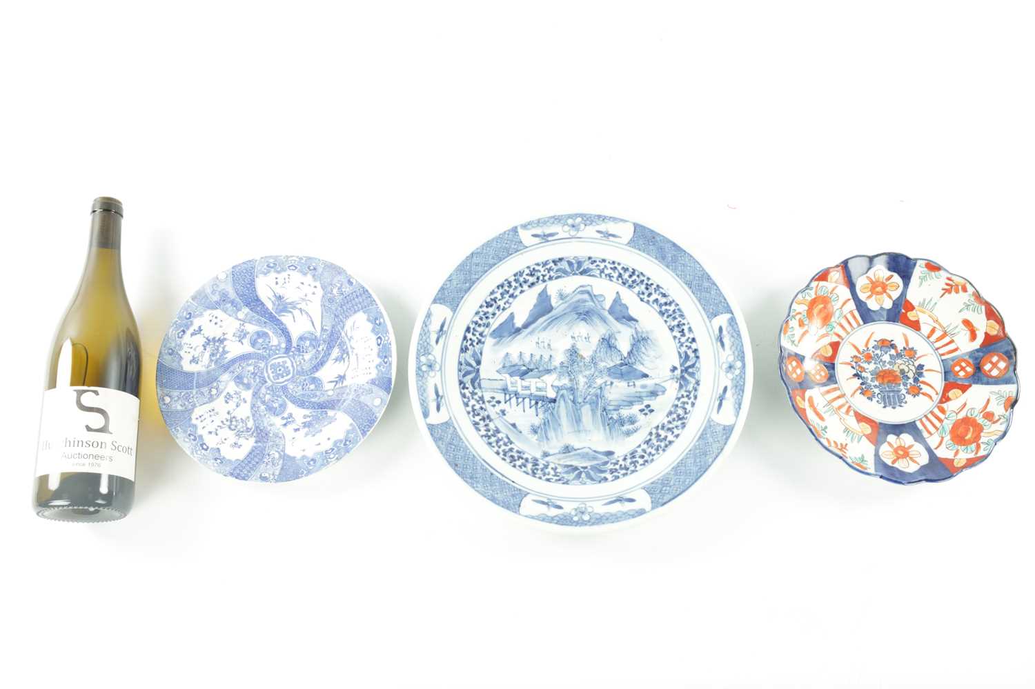 A COLLECTION OF THREE ORIENTAL SERVING PLATES - Image 6 of 8