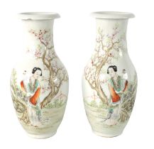 A PAIR OF CHINESE REPUBLIC FAMILLE ROSE PORCELAIN VASES