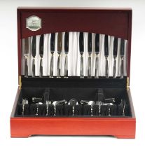 A MODERN SILVER PLATED CUTLERY SET BY DEGRENNE