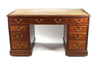 AN EDWARDIAN GEORGIAN STYLE MAHOGANY PEDESTAL DESK