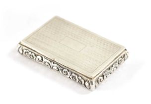 A MID 19TH CENTURY CHINESE SILVER SNUFF BOX