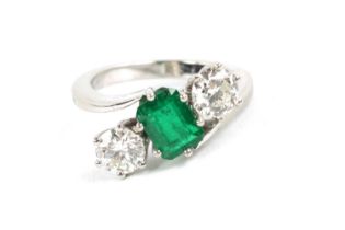 AN 18CT WHITE GOLD DIAMOND AND EMERALD LADIES RING