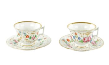 A PAIR OF SPODE-TYPE CUP AND SAUCERS