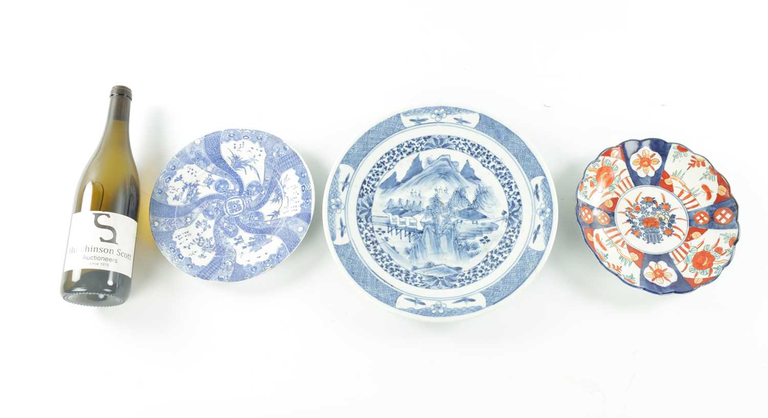 A COLLECTION OF THREE ORIENTAL SERVING PLATES - Image 7 of 8