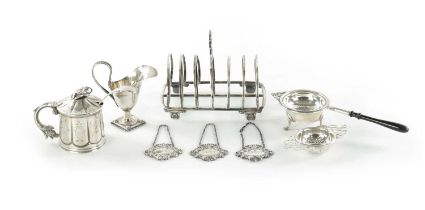 A COLLECTION OF SILVER ITEMS