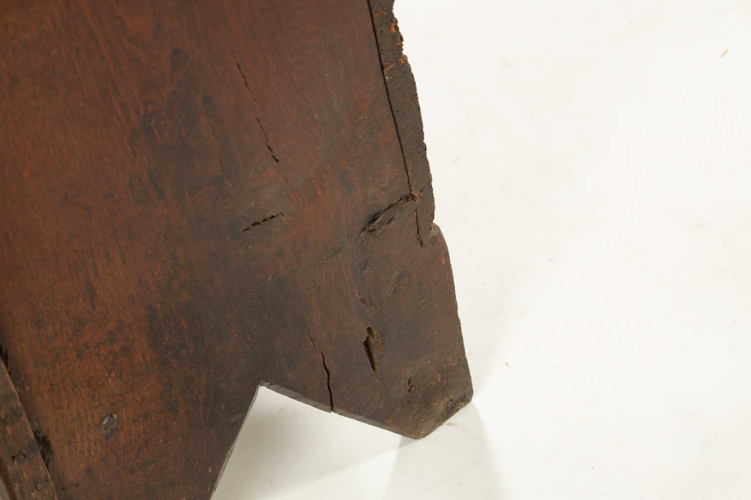 A RARE 15TH/16TH CENTURY GOTHIC OAK PLANK COFFER OF SMALL SIZE - Image 7 of 22