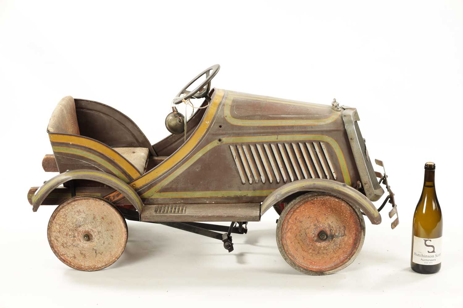 A RARE VINTAGE GERMAN CHILD’S ROADSTER PEDAL CAR CIRCA 1936 - Image 6 of 9