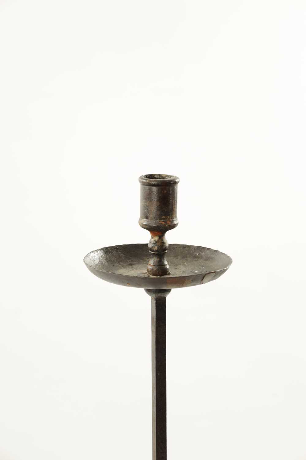 AN 18TH / 19TH CENTURY WROUGHT IRON FLOOR STANDING CANDLESTICK - Image 3 of 4