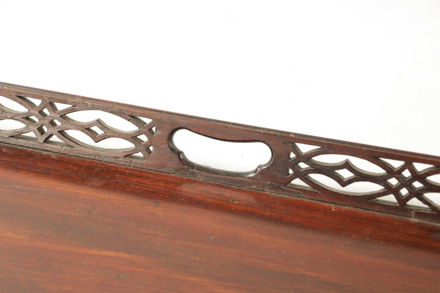 AN 18TH CENTURY RECTANGULAR FRETTED GALLERY TRAY TOGETHER WITH A MAHOGANY CIRCULAR TOP - Image 3 of 5