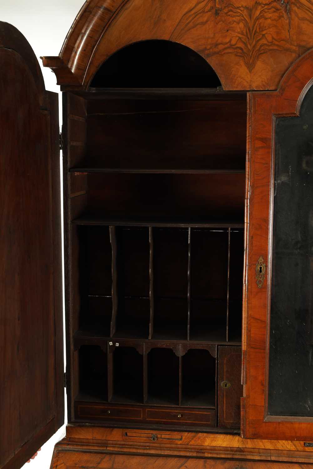 AN EARLY 18TH CENTURY FIGURED WALNUT AND OAK BREAK ARCHED TOP BUREAU BOOKCASE - Image 8 of 10