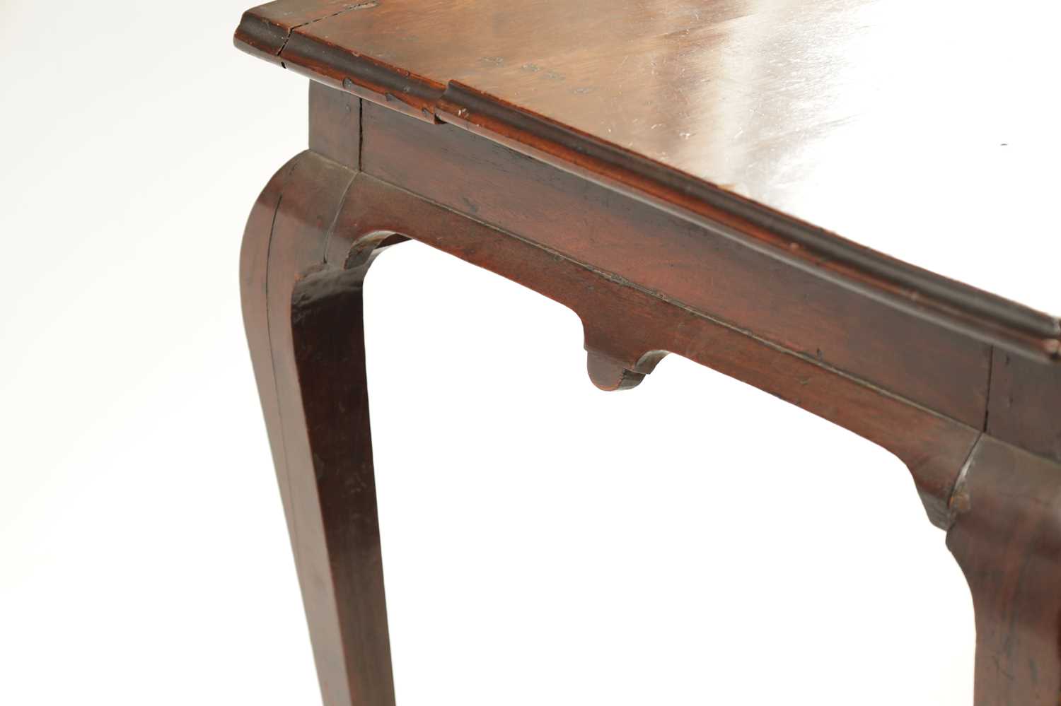 A GEORGE I WALNUT SILVER TABLE - Image 4 of 5