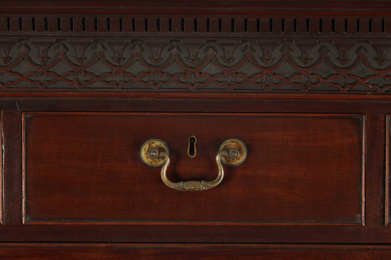 A FINE GEORGE III CHIPPENDALE DESIGN MAHOGANY SECRETAIRE CHEST ON CABINET FROM THE LILFORD ESTATE - Image 6 of 8