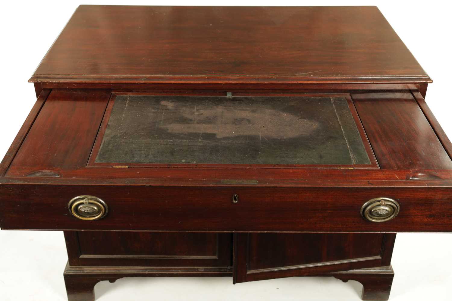 A GEORGE III MAHOGANY GENTLEMAN’S LIBRARY CHEST WITH SECRETAIRE DRAWER - Image 3 of 10