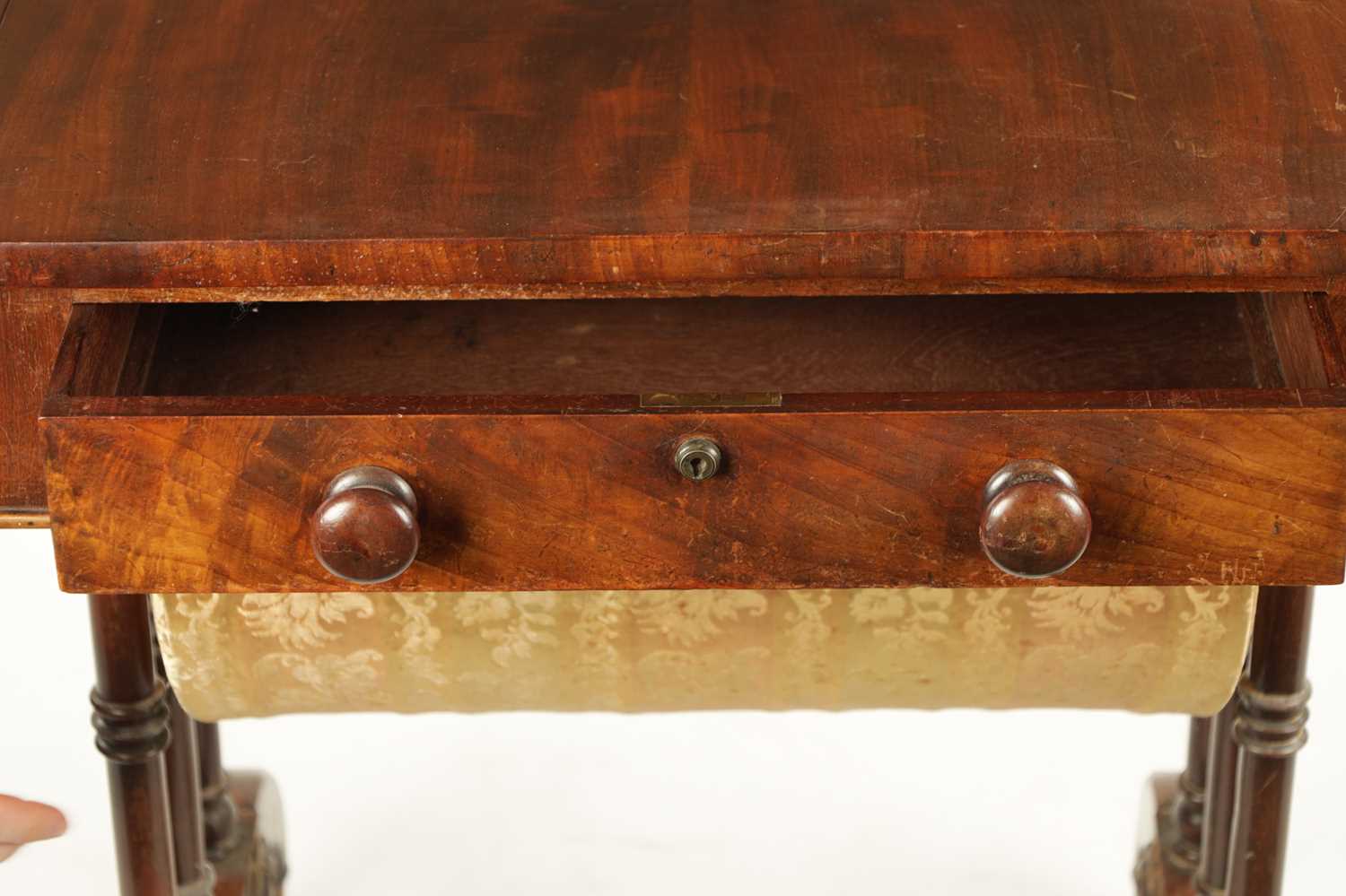 A 19TH CENTURY MAHOGANY FOLD DOWN WORK TABLE IN THE MANNER OR GILLOWS - Image 3 of 8