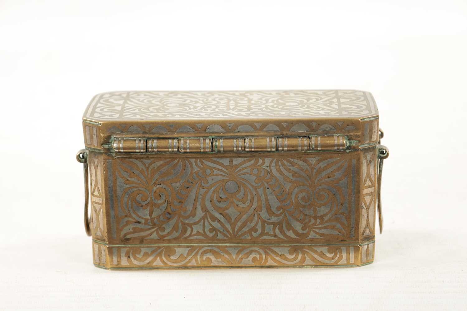 A LATE 19TH CENTURY MARANOA SILVER INLAID BRONZE BETEL NUT BOX - Image 6 of 7