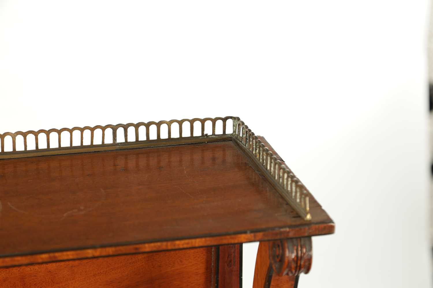 A REGENCY EGYPTIAN REVIVAL MAHOGANY CHIFFONIER OF SMALL SIZE - Image 4 of 6