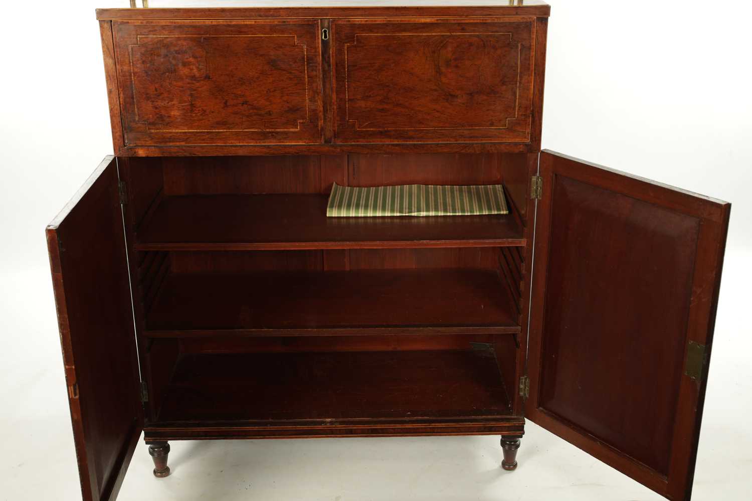 A REGENCY ROSEWOOD AND KING WOOD CROSS-BANDED SECRETAIRE SIDE CABINET - Image 5 of 17